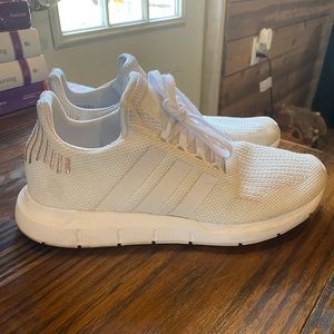 Adidas women’s swift run 8.5 white